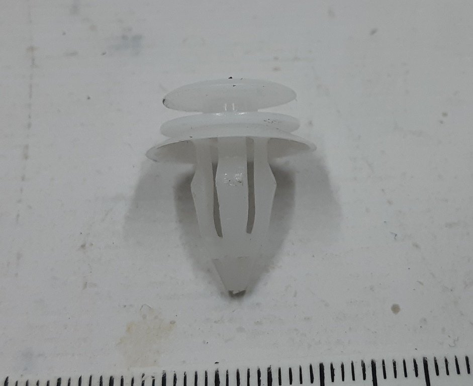 16 Mounting clip 1.7 TO 3MM PANEL WITH 7MM HOLE Tesla model X, S 1016078-00-A